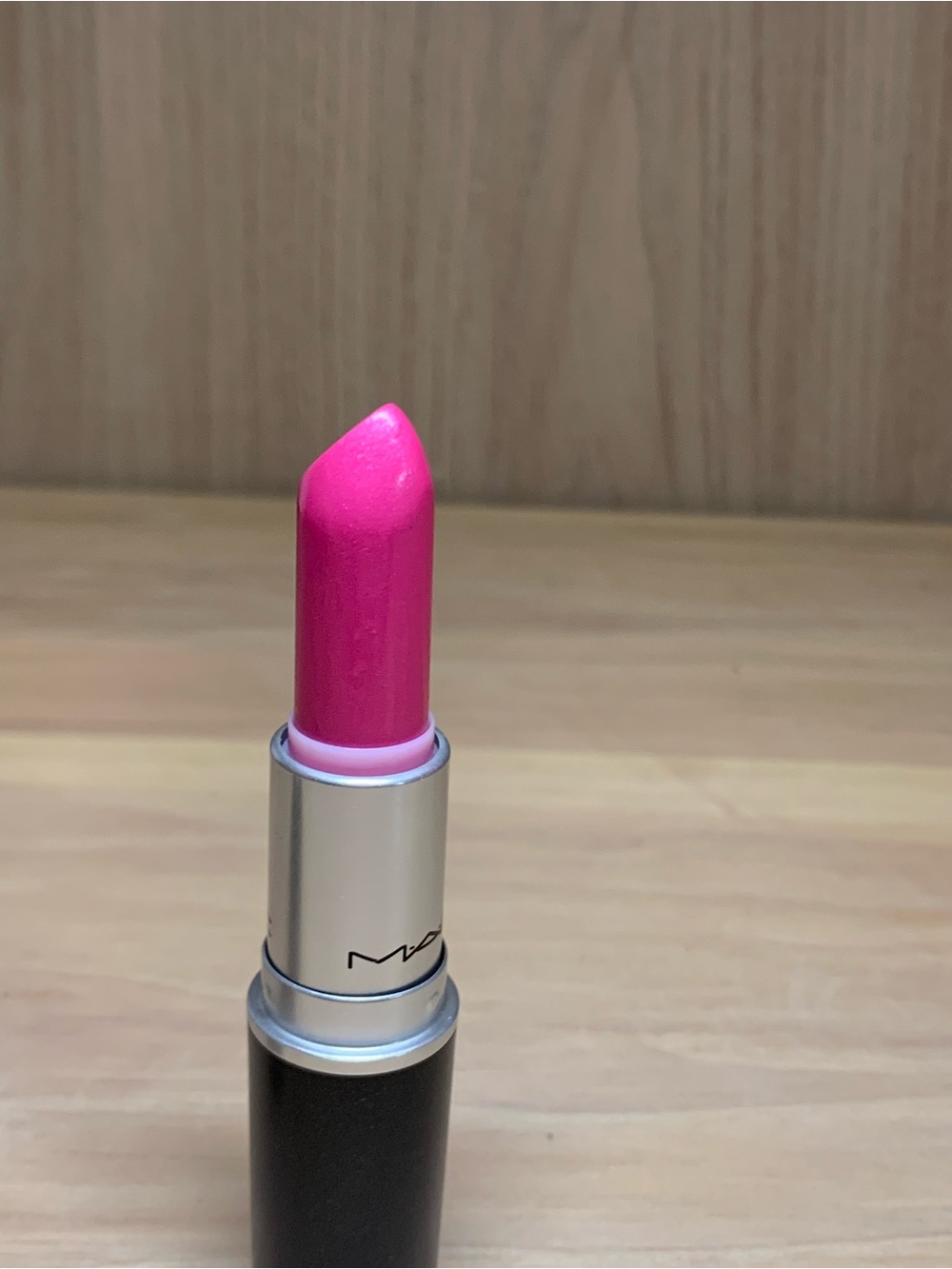 MAC Cosmetics Fashionably Fuchsia Discontinued Lipstick - Picture 2 of 5